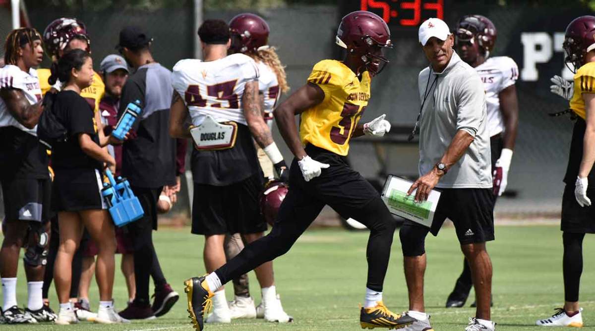 herm-ewards-arizona-state-coach-nilsen-1300.jpg